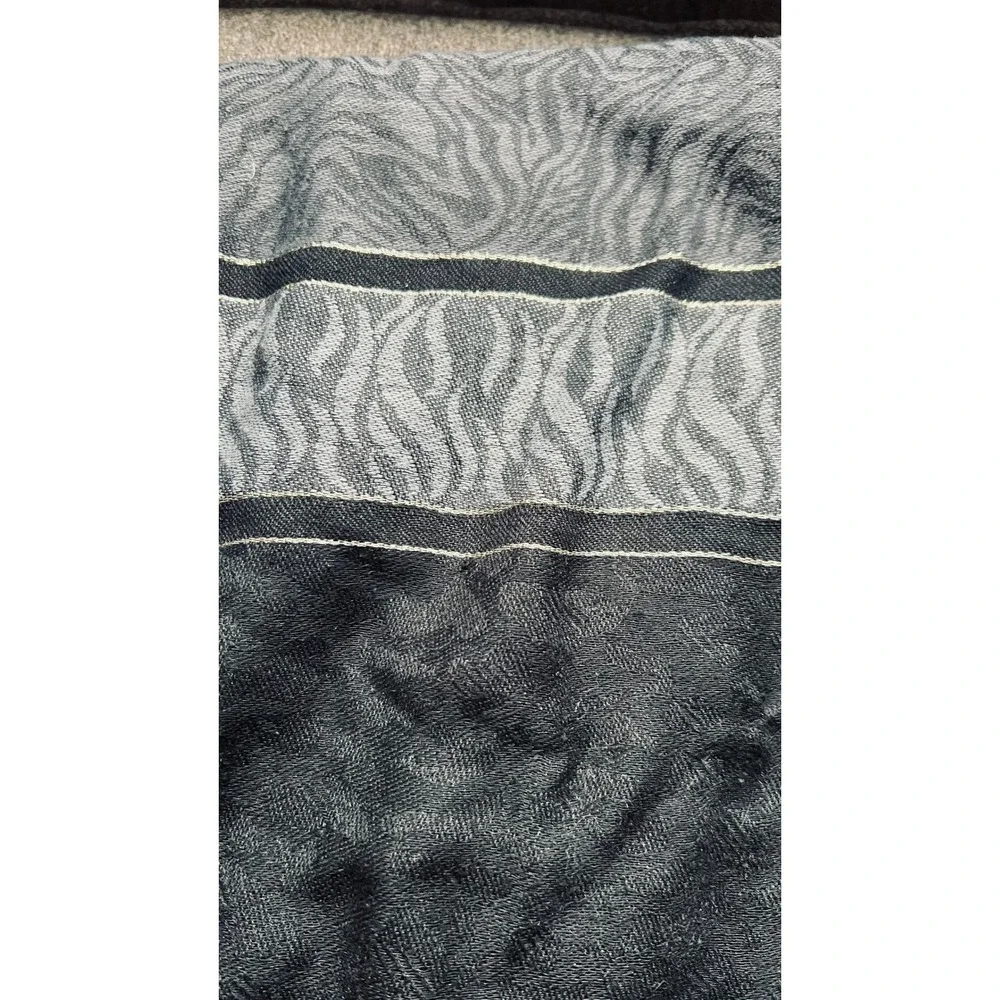 Unbranded Pashmina Scarf Women OS Black Grey Animal Print Metallic Fringed Wrap